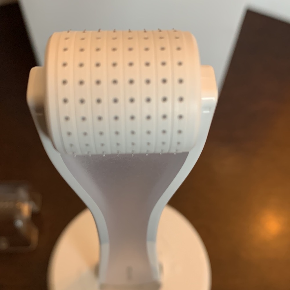 BNIB Rodan + Fields AMP MD Micro-Exfoliating Roller Display Kit 💙 - Picture 5 of 14